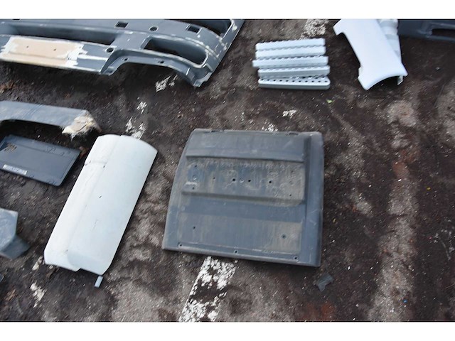 Man lot carrosserieonderdelen - afbeelding 5 van  20