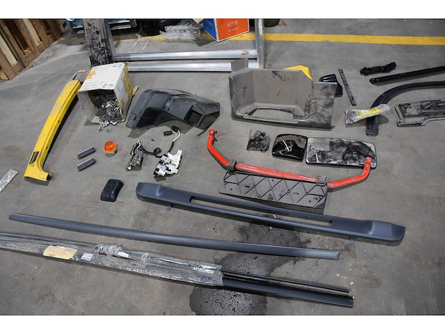 Man lot carrosserieonderdelen - afbeelding 9 van  20
