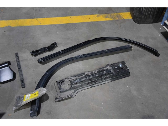 Man lot carrosserieonderdelen - afbeelding 10 van  20