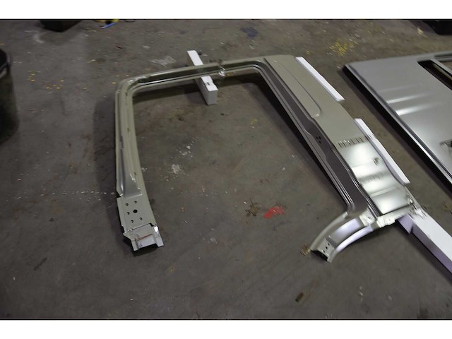 Man lot carrosserieonderdelen - afbeelding 11 van  20