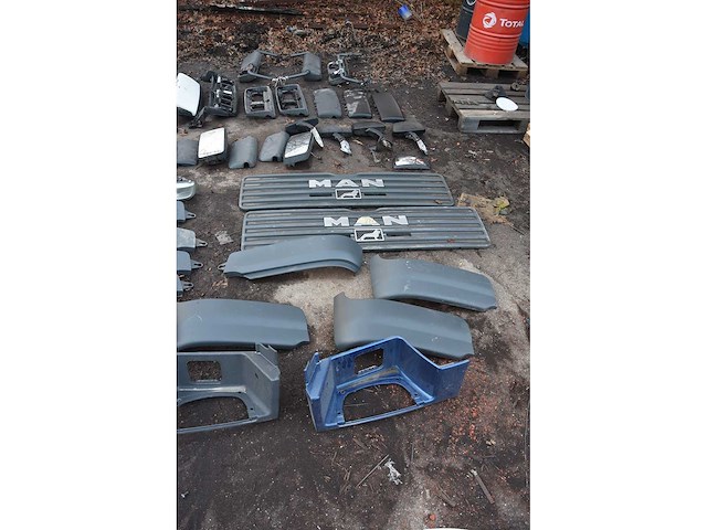 Man lot carrosserieonderdelen - afbeelding 12 van  20