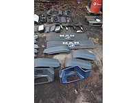 Man lot carrosserieonderdelen - afbeelding 12 van  20