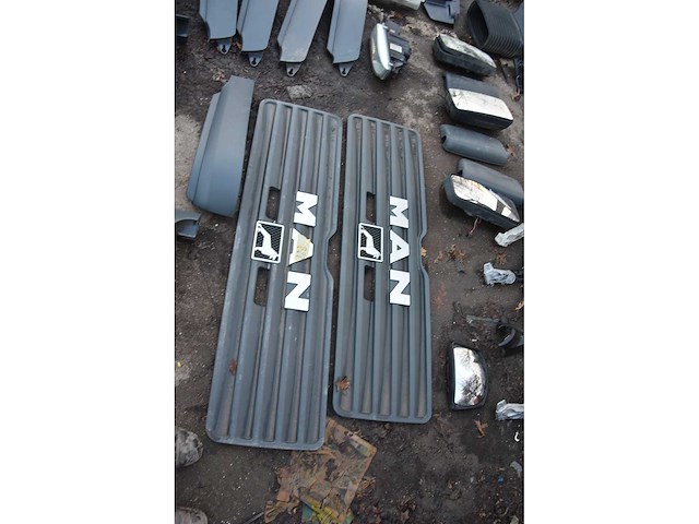 Man lot carrosserieonderdelen - afbeelding 14 van  20