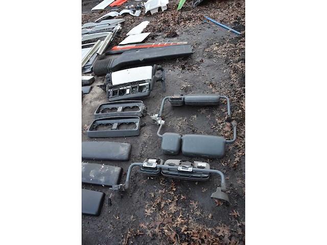 Man lot carrosserieonderdelen - afbeelding 16 van  20