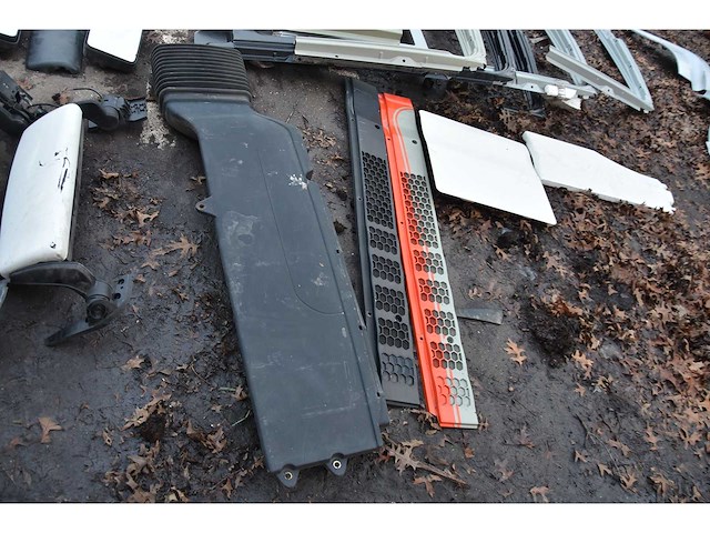 Man lot carrosserieonderdelen - afbeelding 17 van  20