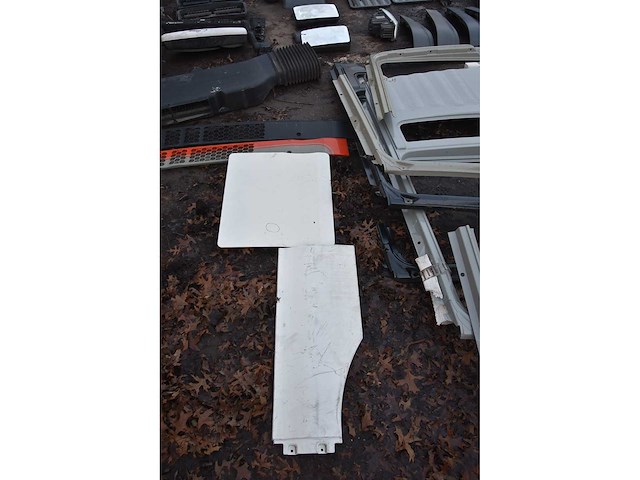 Man lot carrosserieonderdelen - afbeelding 18 van  20