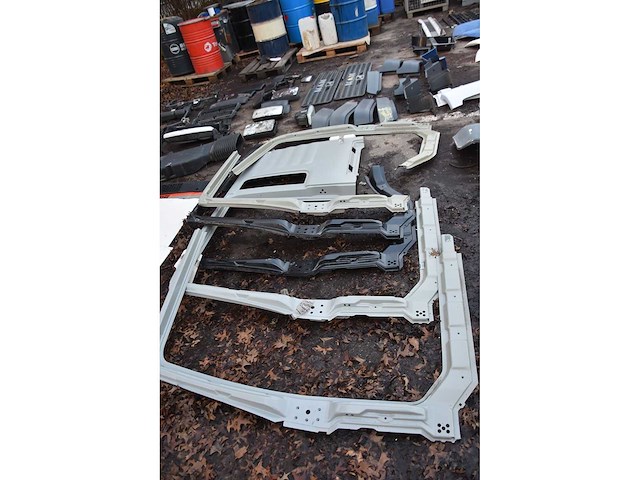 Man lot carrosserieonderdelen - afbeelding 19 van  20