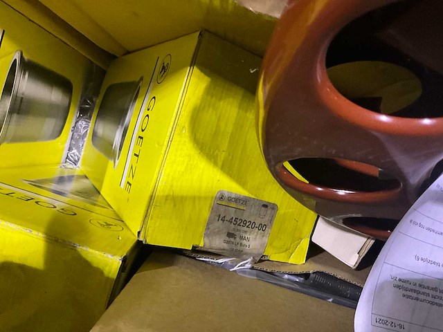 Man lot met diverse onderdelen - afbeelding 9 van  35