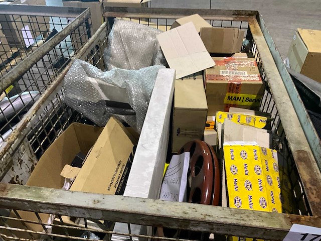 Man lot met diverse onderdelen - afbeelding 1 van  35