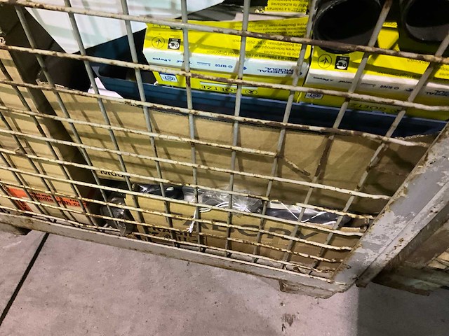 Man lot met diverse onderdelen - afbeelding 27 van  35