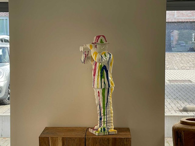 Man met verrekijker - afbeelding 1 van  2