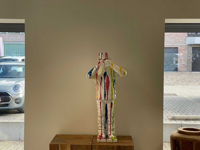 Man met verrekijker - afbeelding 2 van  2