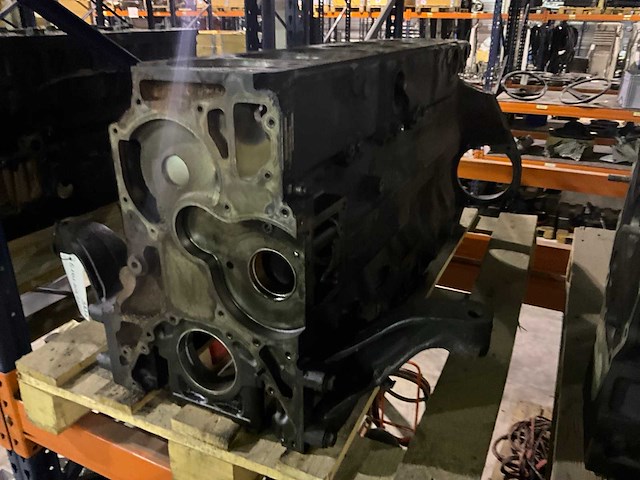 Man naakte motorblok - afbeelding 2 van  5