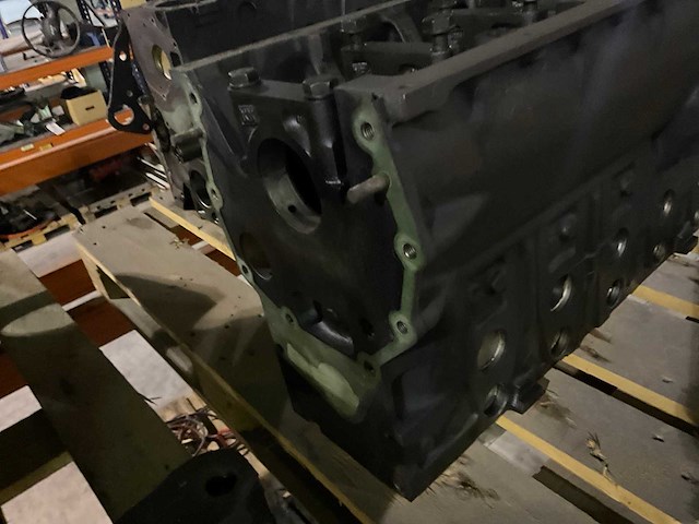 Man naakte motorblok - afbeelding 4 van  5