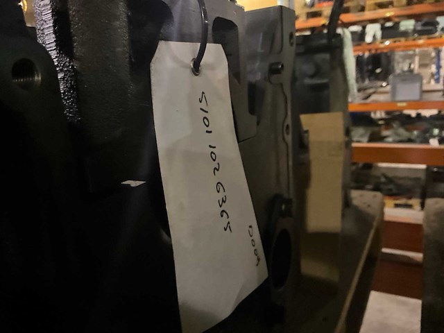 Man naakte motorblok - afbeelding 5 van  5