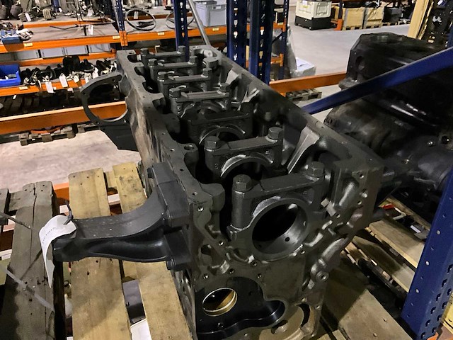 Man naakte motorblok - afbeelding 1 van  4