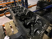 Man naakte motorblok - afbeelding 3 van  4