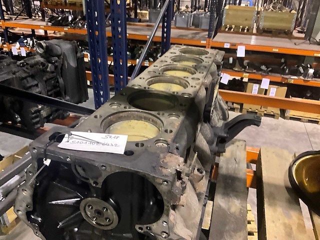 Man naakte motorblok - afbeelding 3 van  6