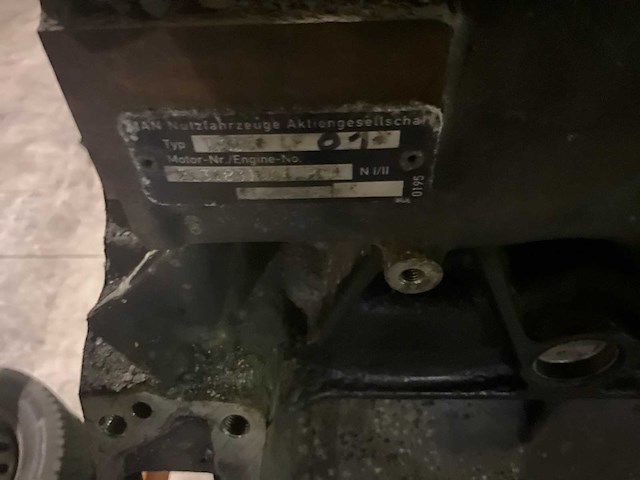 Man naakte motorblok - afbeelding 4 van  6