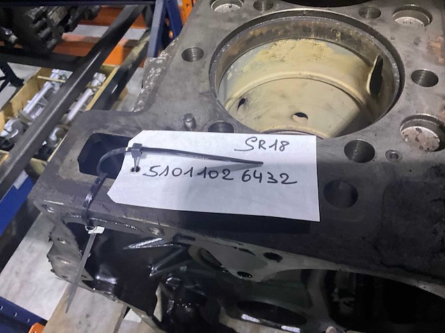 Man naakte motorblok - afbeelding 6 van  6