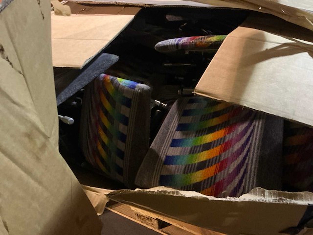 Man partij beensteunen voor autobus - afbeelding 1 van  3