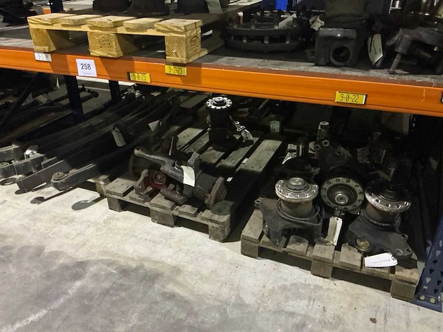 Man partij fusees, wielonderdelen en lagereenheden - afbeelding 1 van  9