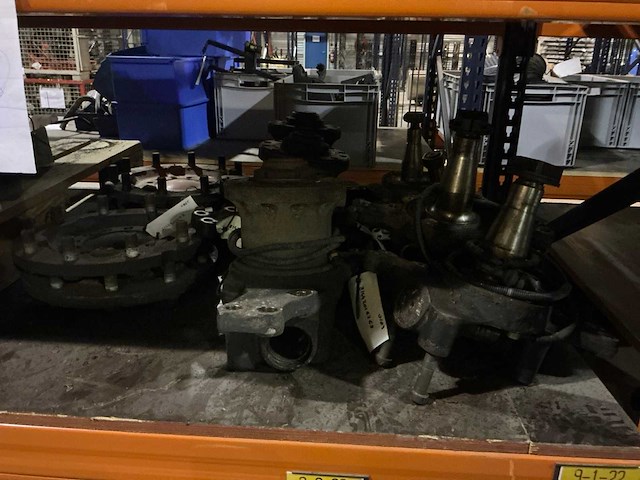 Man partij fusees, wielonderdelen en lagereenheden - afbeelding 2 van  9