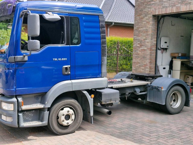 Man tgl 12.220 4x2bl combinatie marktkraam en trekker - afbeelding 13 van  43