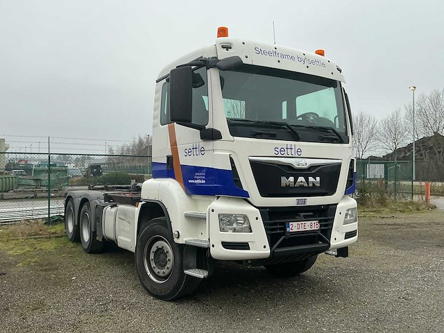 Man tgs vrachtwagen met optrekchassis - afbeelding 2 van  11