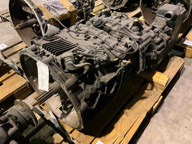 Man versnellingsbak zf astronic - afbeelding 1 van  8