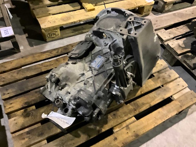 Man versnellingsbak zf ecolite s 5-42 - d002 - afbeelding 1 van  7