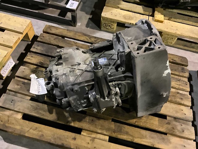 Man versnellingsbak zf ecolite s 5-42 - d002 - afbeelding 2 van  7