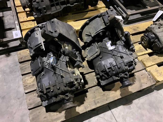 Man versnellingsbak zf ecolite s 5-42 (2x) - afbeelding 1 van  9