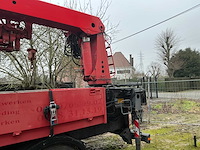 Man vrachtwagen met kraan - afbeelding 3 van  10