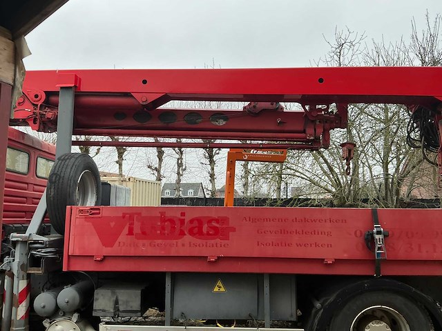 Man vrachtwagen met kraan - afbeelding 4 van  10
