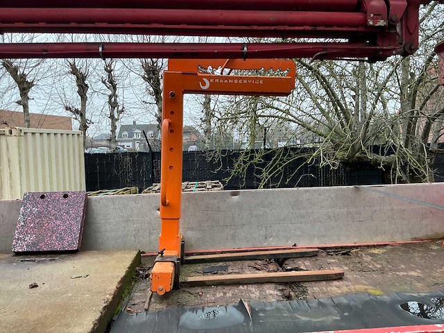 Man vrachtwagen met kraan - afbeelding 5 van  10