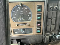 Man vrachtwagen met kraan - afbeelding 7 van  10