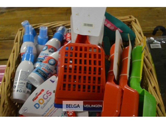 Mandje met inhoud partij honden benodigdheden - afbeelding 2 van  3