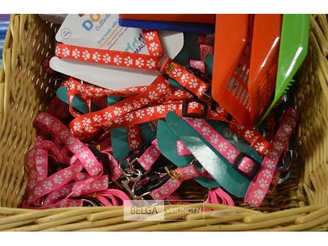 Mandje met inhoud partij honden benodigdheden - afbeelding 3 van  3