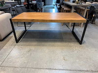 Mango tafel 220