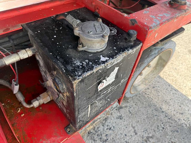Manitou - 2011 - 81xe - hoogwerker - afbeelding 10 van  28