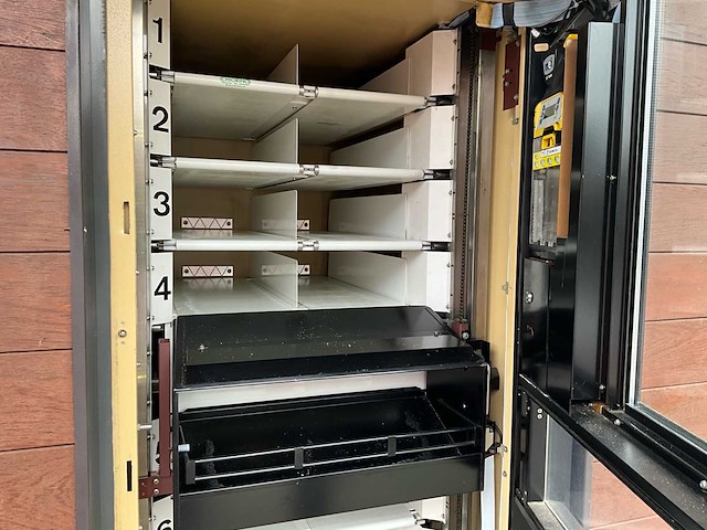 Mannamatic broodautomaat - vending machine (functioneel) - afbeelding 9 van  13