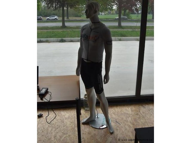 Mannequin - afbeelding 1 van  1