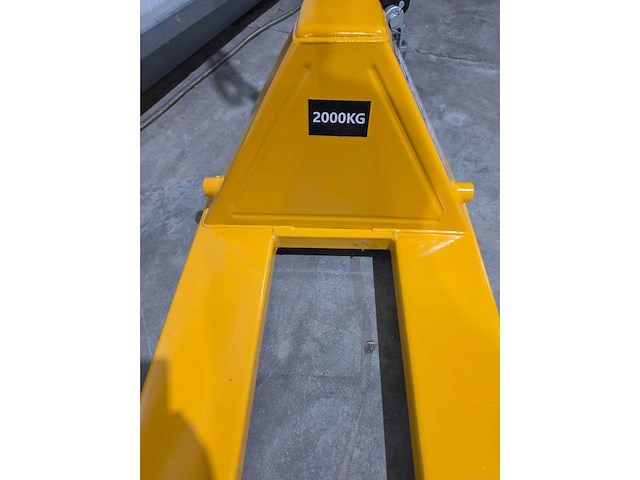 Manuele palletwagen / transpallet – 2.000 kg - ongebruikt - afbeelding 2 van  3