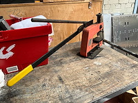 Manuform ponsmachine - afbeelding 2 van  4
