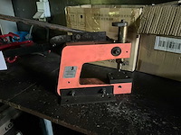 Manuform ponsmachine - afbeelding 3 van  4
