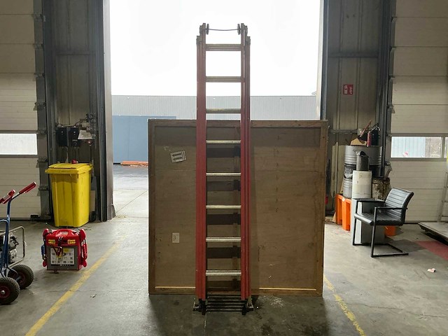 Manutrucks 3-delige houten steekladder 3x8 - afbeelding 1 van  4