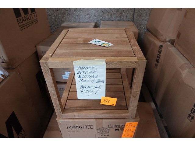 Manutti outdoor bijzettafel teak - afbeelding 2 van  4