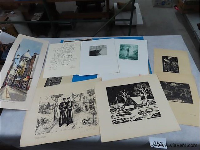 Map gevuld met diverse werken volgens foto's - afbeelding 1 van  9