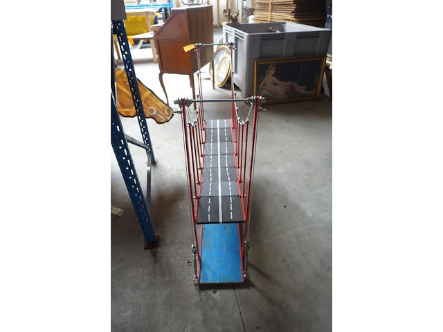 Maquette hangbrug - afbeelding 2 van  4